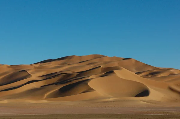 Çok sıcak bir günde libik çölde kum tepeleri