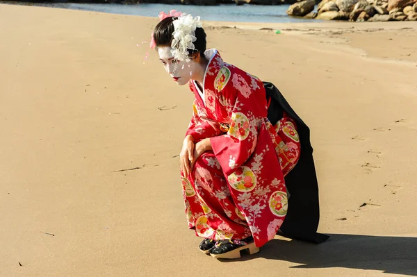 Deniz kenarındaki geyşa farkındalığı