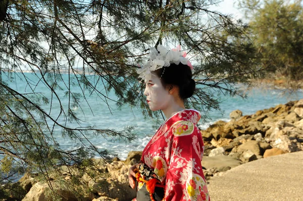 Deniz kenarındaki geyşa farkındalığı