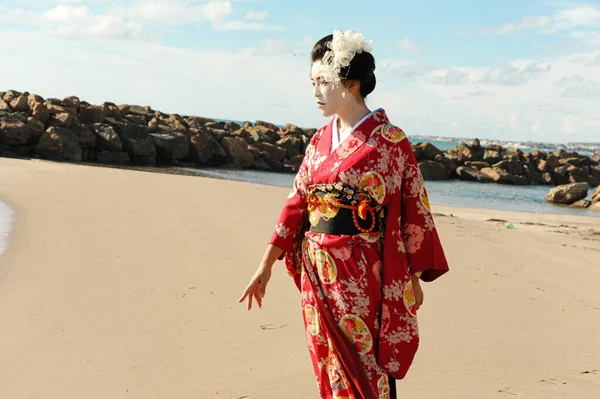 Deniz kenarındaki geyşa farkındalığı