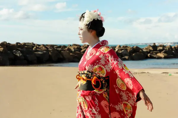 Deniz kenarındaki geyşa farkındalığı