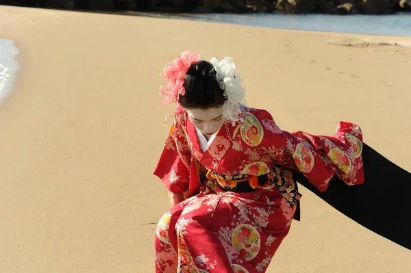 Deniz kenarındaki geyşa farkındalığı