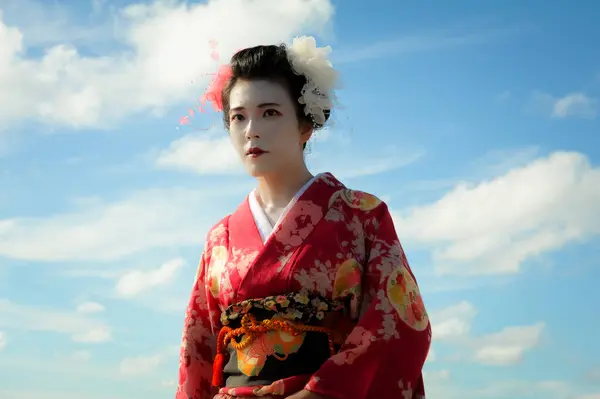 Deniz kenarındaki geyşa farkındalığı