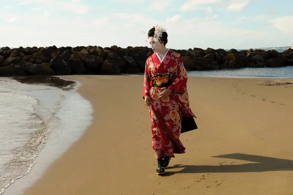 Deniz kenarındaki geyşa farkındalığı