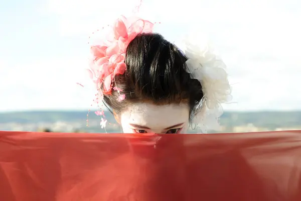 Deniz kenarındaki geyşa farkındalığı