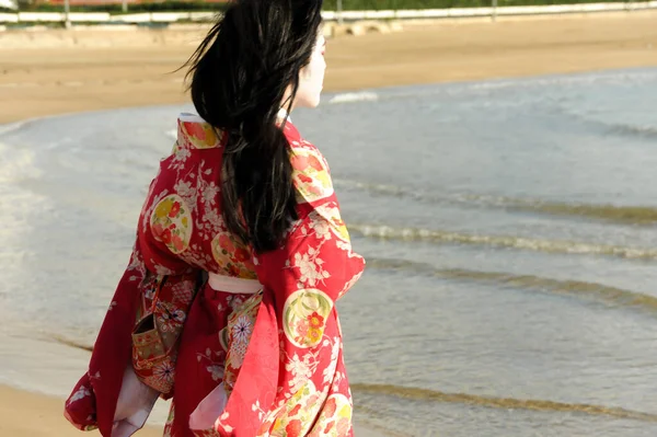 Deniz kenarındaki geyşa farkındalığı