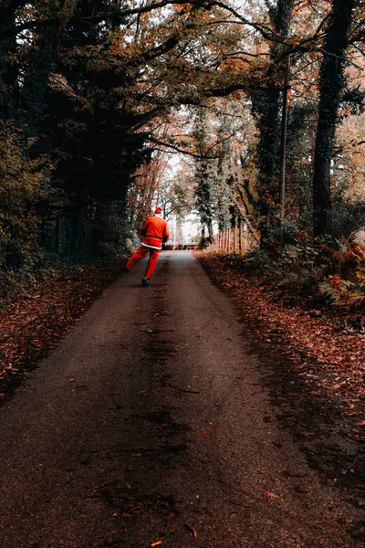 babbo natale monopattino aria aperta