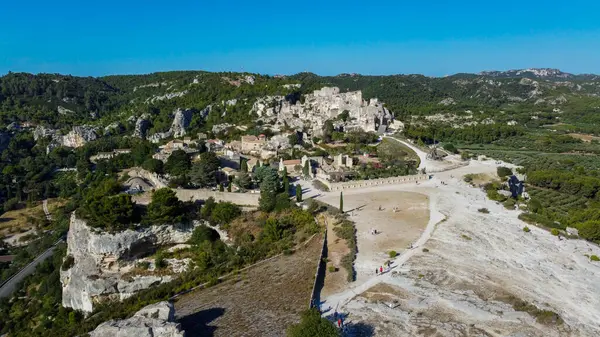 stock image Aerial shot of the village of Baux-de-Provence in France. Tourist French town located on a rocky spur with its castle. One of the most beautiful villages you can visit while traveling in Provence. Located in the Bouches-du-Rhone