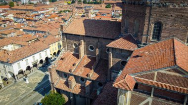 Duomo di Pavia, Cattedrale di Santo Stefano ve Santa Maria adlı bir uçaktan görüldü. Imponente chiesa rinascimentale. Arte e mimar italiana.