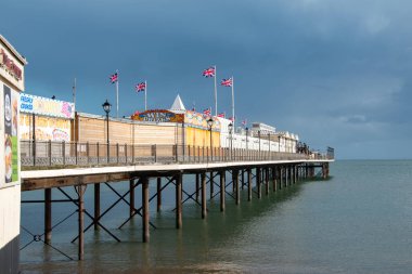 Paignton, Devon, İngiltere. 11-06-23. Torbay, Devon Paignton İskelesi. İyi kopyalama alanı ve editör kullanımına sahip parlak resim. 