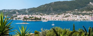 Skiathos, Yunanistan 'ın Panorama resmi. Sporades adalarında güzel bir tatil yeri.