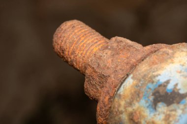 Eski paslı cıvata ve hurda araba fındığı