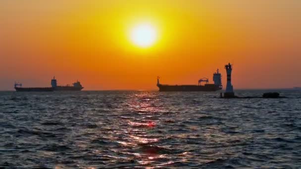 Закат Лодки Маяк Море — стоковое видео