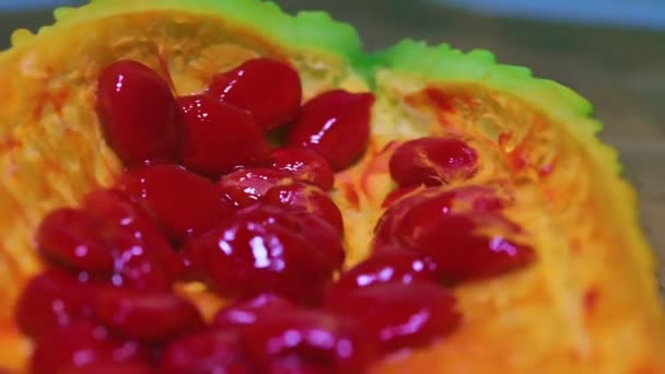 Momordica Charantia Φρούτα Πικρό Πεπόνι Περιστρέφεται Γύρω Από Τον Εαυτό — Αρχείο Βίντεο