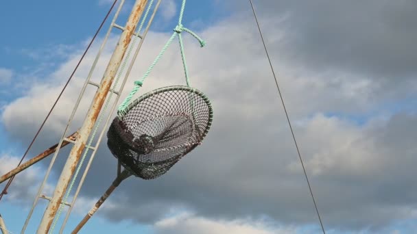Peixe Colher Nuvens Barco Pesca — Vídeo de Stock