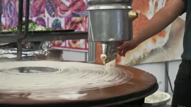 Geleneksel Türk tatlıları kunefe KADAYIF