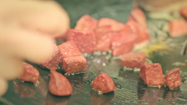 Шматок Який Готують Сковороді Сосискою — стокове відео