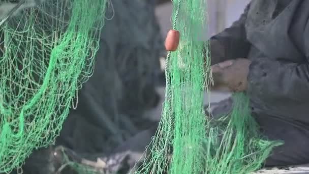 Pescador Que Prepara Redes Pesca Para Caça — Vídeo de Stock
