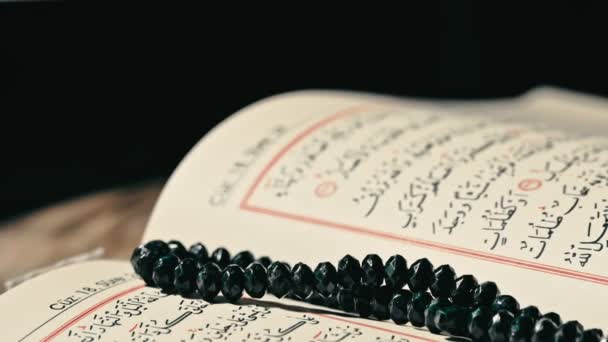 Religione Libro Dell Islam Corano Rosario — Video Stock