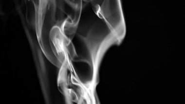 Kara Arkaplanda Duman Hareketi. Siyah Beyaz