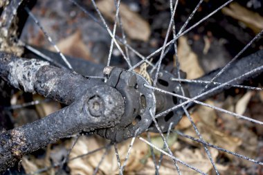 Yanan Motorsikletten Kalan Yanık Parçalar