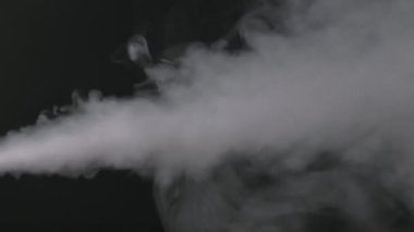 Stüdyoda Siyah Arkaplanda Beyaz Duman Buhar Gibi Kaynıyor
