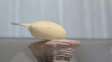 Kamera Görüntüsü Sepette Muz Çevresinde Dönüyor