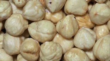 Turntable 'da kavrulmuş fındık taneleri