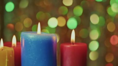 Roman Konseptinde Renkli Mumlar ve Parlak Arkaplan