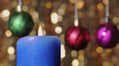 Dekoratif Mum ve Parlayan Arkaplanda Parlayan Yıldızlar