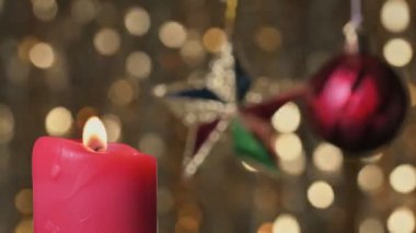 Roman Konseptinde Renkli Mumlar ve Parlak Arkaplan