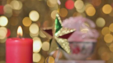 Roman Konseptinde Renkli Mumlar ve Parlak Arkaplan