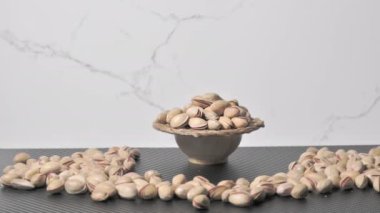 Pistachio Fıstık Taneleri Mermer zeminde