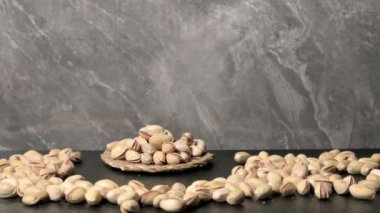Pistachio Fıstık Taneleri Mermer zeminde