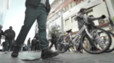 Türkiye İzmir 25 Ocak 2025 Karsiyaka Çarşısı insan trafiği