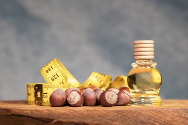 Finfik Ahşap Tabakta ve Fındık Yağı Şişede