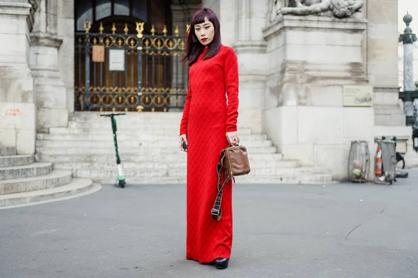 Mademoiselle Yulia Poserer Utenfor Stella Mccartney Show Paris Fashion Week stockfoto