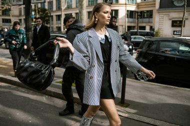 Lena Perminova, Paris Moda Haftası Kadın Giyim / Kış 20-21 programında MIU 'nun dışında görüldü..
