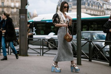 Geraldine Boublil, Paris Moda Haftası 'nda MIU' nun dışında görüldü. Kadın giyim / Kış 20-21.