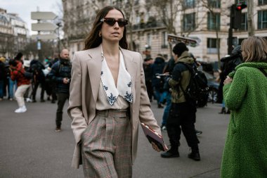 Erika Boldrin, Paris Moda Haftası Kadın Giyim / Kış 20-21 'de MIU MIU gösterisinin dışında görüldü..