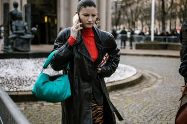 MIU MIU gösterisinin dışında görülen bir konuk, Paris Moda Haftası Kadın Giyim / Kış 20-21.