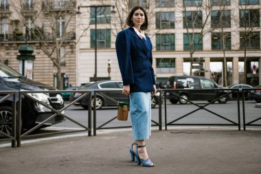 Deborah Reyner Sebag, Paris Moda Haftası Kadın Giyim / Kış 20-21 'de MIU MIU gösterisinin dışında görüldü..