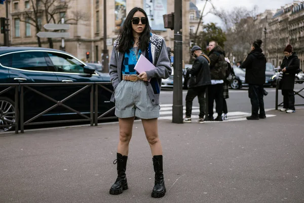 Yuwei Zhangzou, Paris Moda Haftası boyunca MIU 'nun dışında görüldü. Kadın giyim / Kış 20-21.