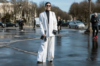 Chanel Show 'un dışında sokak stili, Paris Moda Haftası Kadınlar Güz / Kış 20-21.
