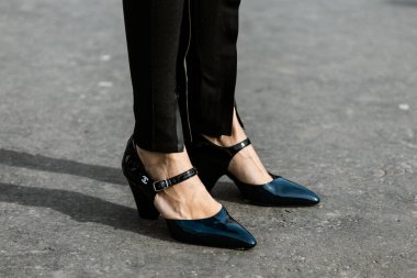 Chanel Show 'un dışında sokak stili, Paris Moda Haftası Kadınlar Güz / Kış 20-21.