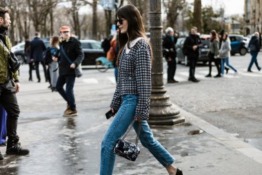 Leia Sfez, Paris Moda Haftası Kadın Giyim / Kış 20-21 'de Chanel Show' un dışında görüldü..