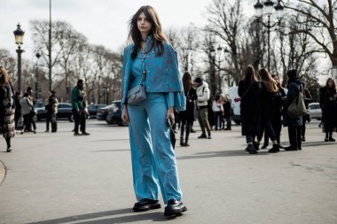 Chanel Show 'un dışında sokak stili, Paris Moda Haftası Kadınlar Güz / Kış 20-21.