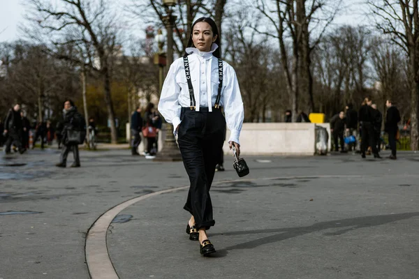 Yoyo Cao Chanel Show Paris Fashion Week Kvinnerswear Fall Winter stockbilde