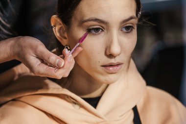 KYIV, UKRAINE - Şubat 03, 2022: Sahne Arkası Ukrayna Moda Haftası 2022-2023