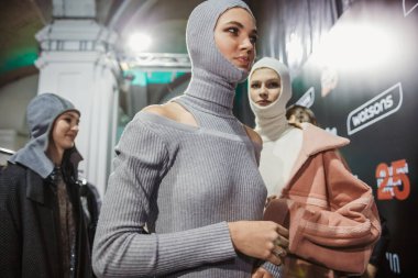 KYIV, UKRAINE - Şubat 03, 2022: VOROZHBYT & ZEMSKOVA @ Ukrayna Moda Haftası / Kış 2022-2023